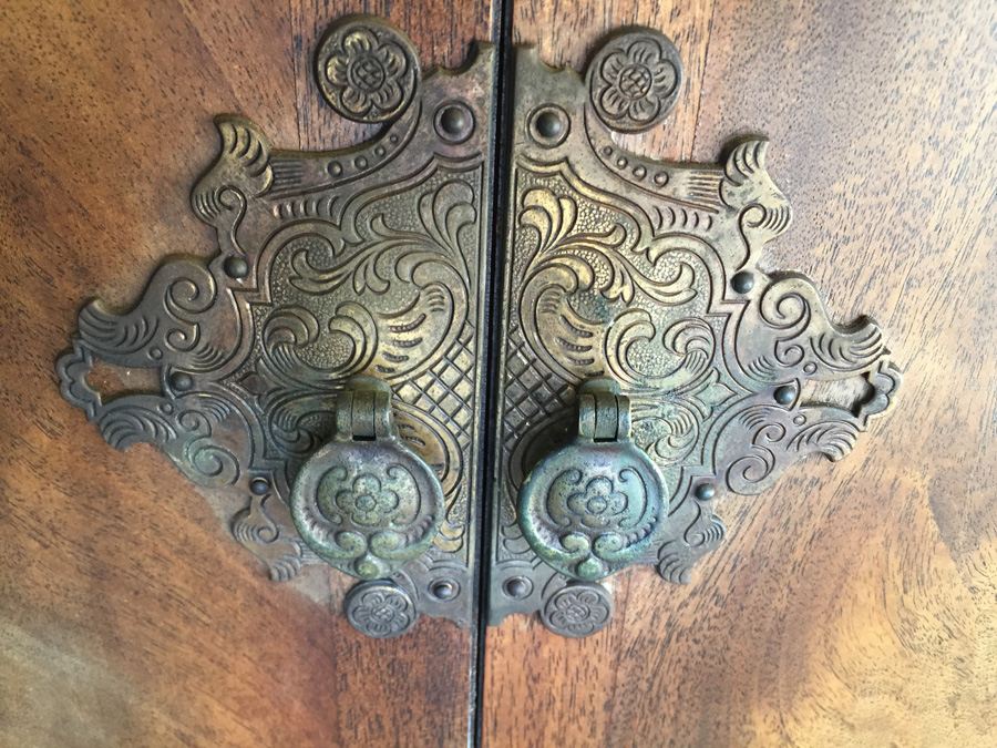 Old PHILCO Radio Asian-Style Cabinet On Casters [Photo 7]