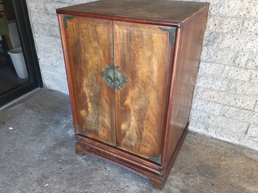 Old PHILCO Radio Asian-Style Cabinet On Casters [Photo 5]