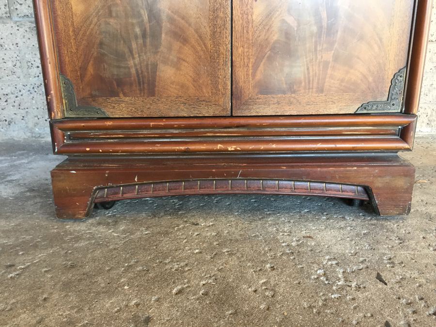 Old PHILCO Radio Asian-Style Cabinet On Casters [Photo 9]