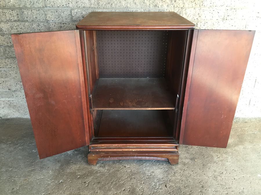 Old PHILCO Radio Asian-Style Cabinet On Casters [Photo 10]