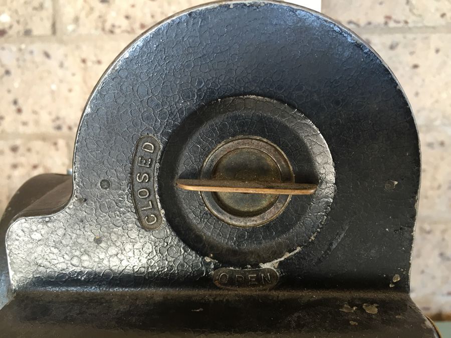 Vintage Bell & Howell Filmo Automatic Cine Camera And Craig Junior 8-16MM Film Splicer [Photo 9]