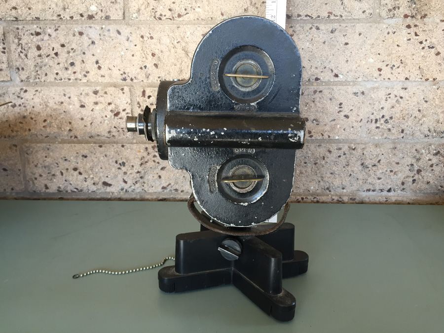 Vintage Bell & Howell Filmo Automatic Cine Camera And Craig Junior 8-16MM Film Splicer [Photo 10]