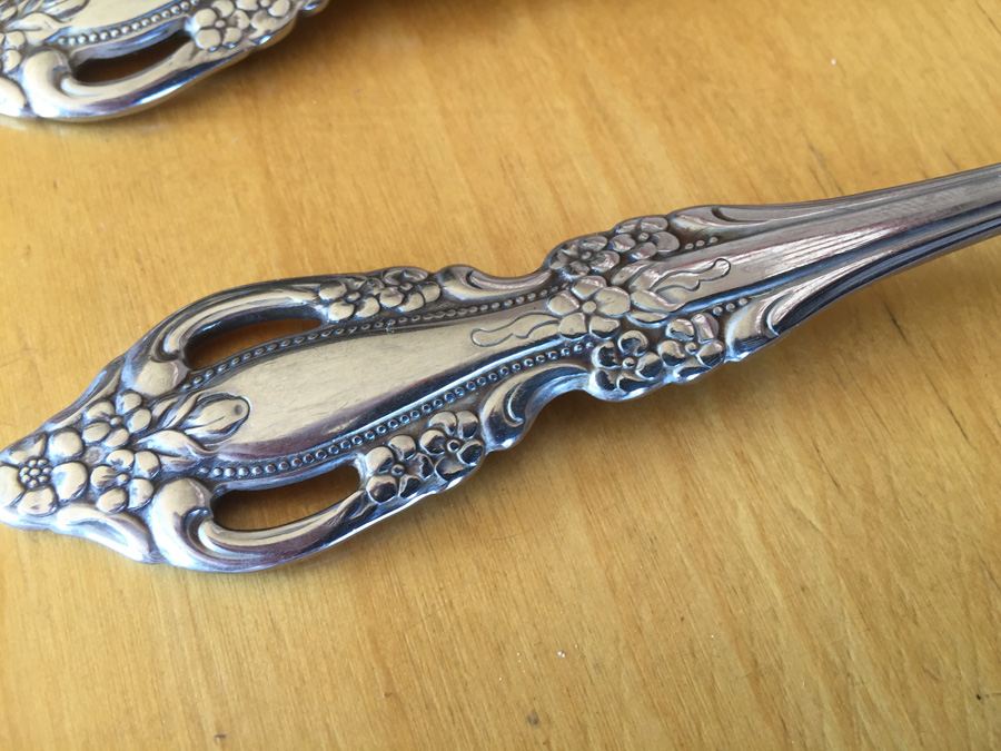 Large Set of Distinction Deluxe Flatware By Oneida HH [Photo 2]