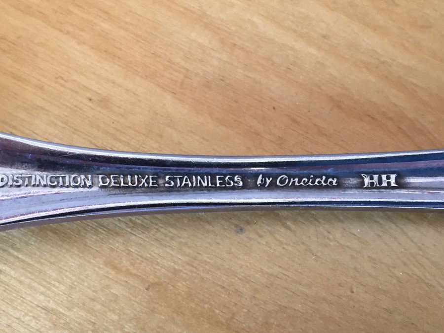 Large Set of Distinction Deluxe Flatware By Oneida HH [Photo 15]