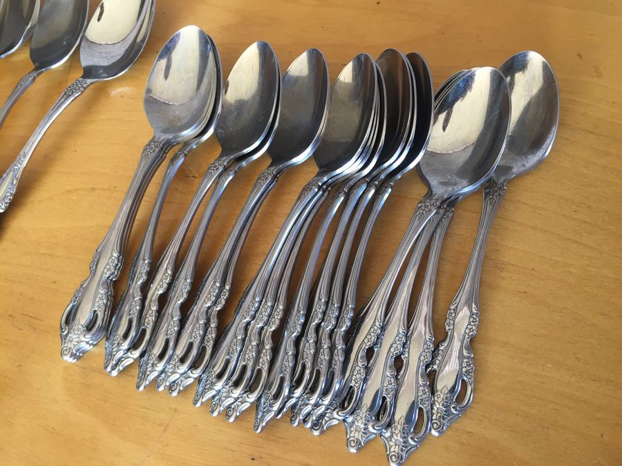 Large Set of Distinction Deluxe Flatware By Oneida HH [Photo 6]