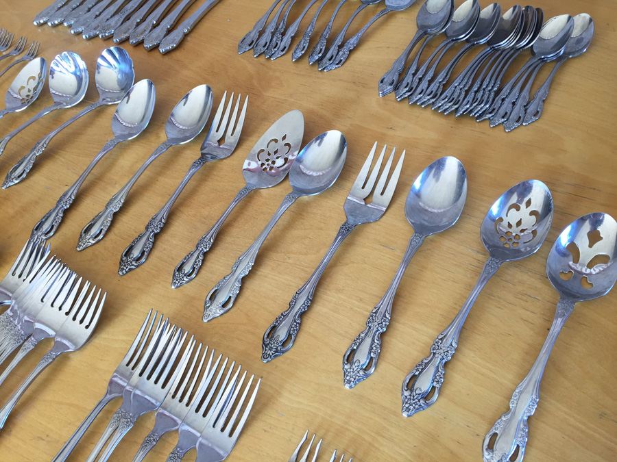 Large Set of Distinction Deluxe Flatware By Oneida HH [Photo 5]