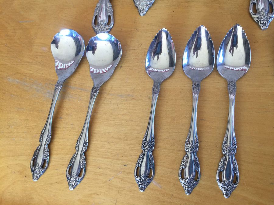 Large Set of Distinction Deluxe Flatware By Oneida HH [Photo 14]