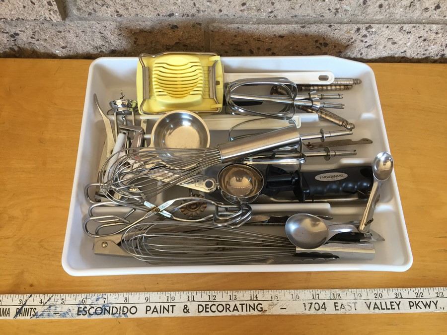 Kitchen Utensil Lot [Photo 1]