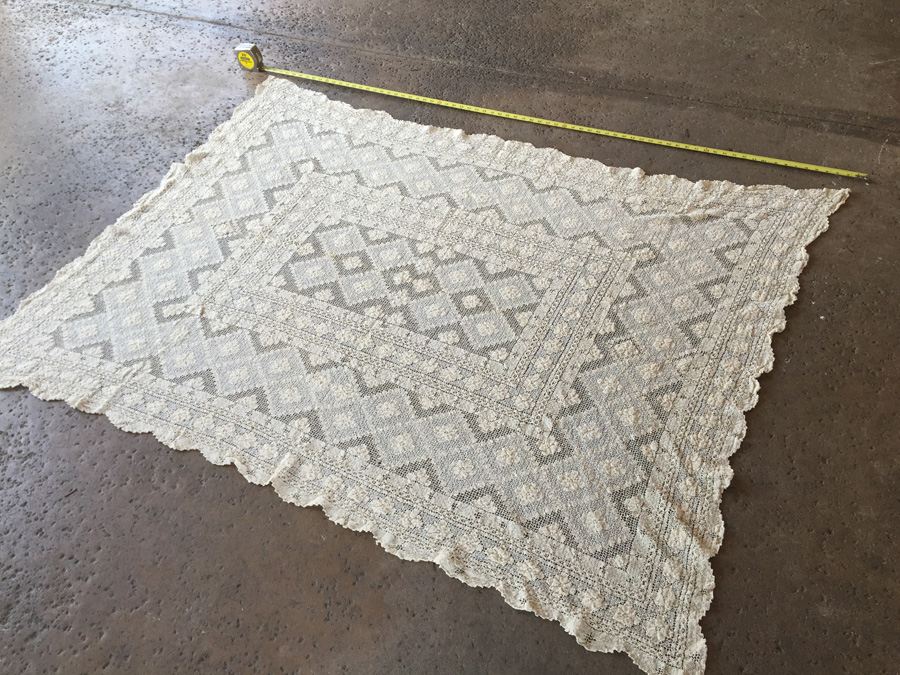 Vintage Hand Crocheted Tablecloth [Photo 6]