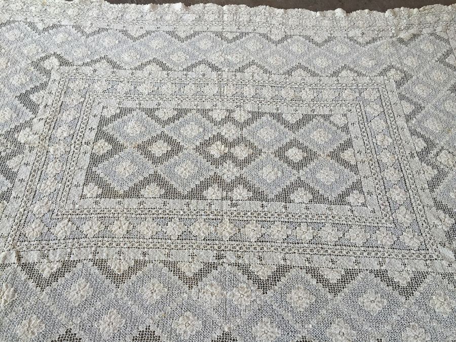 Vintage Hand Crocheted Tablecloth [Photo 3]
