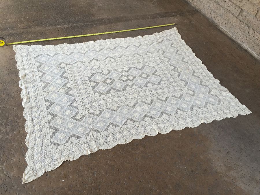 Vintage Hand Crocheted Tablecloth [Photo 2]