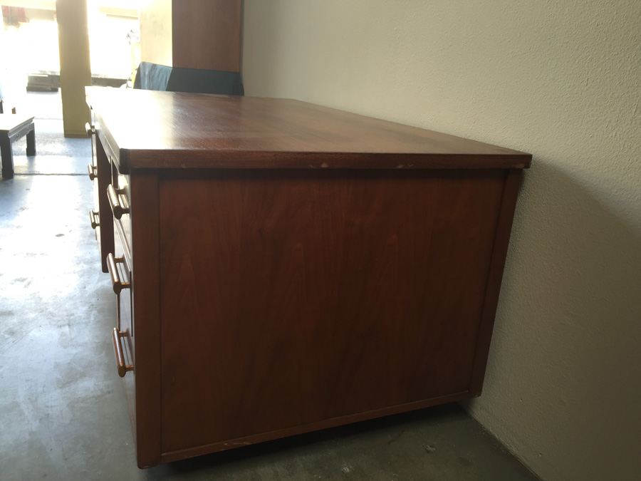 Mid-Century Wooden Desk [Photo 4]