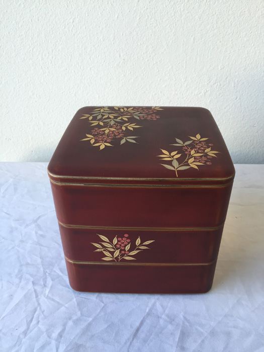 3-Tiered Jubako Japanese Lacquer Box [Photo 2]