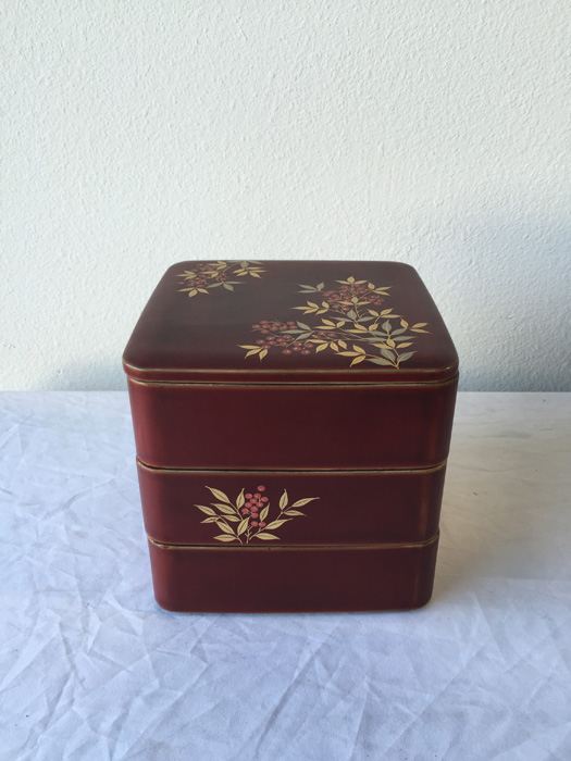 3-Tiered Jubako Japanese Lacquer Box [Photo 6]