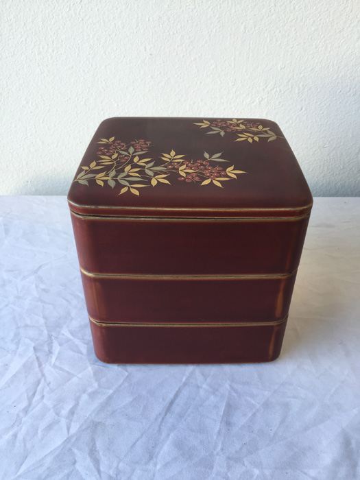 3-Tiered Jubako Japanese Lacquer Box [Photo 7]