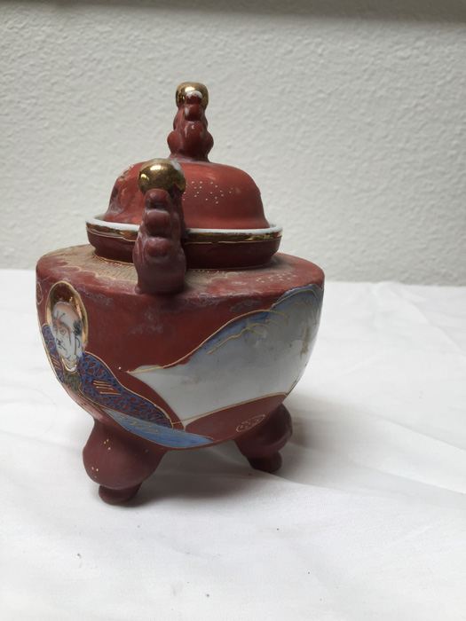Vintage Japanese Incense Burner - Satsuma - Footed - Foo Dog Top [Photo 6]