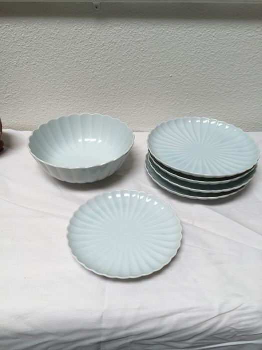 (5) White Asian Scalloped Plates With White Scalloped Bowl Signed [Photo 2]