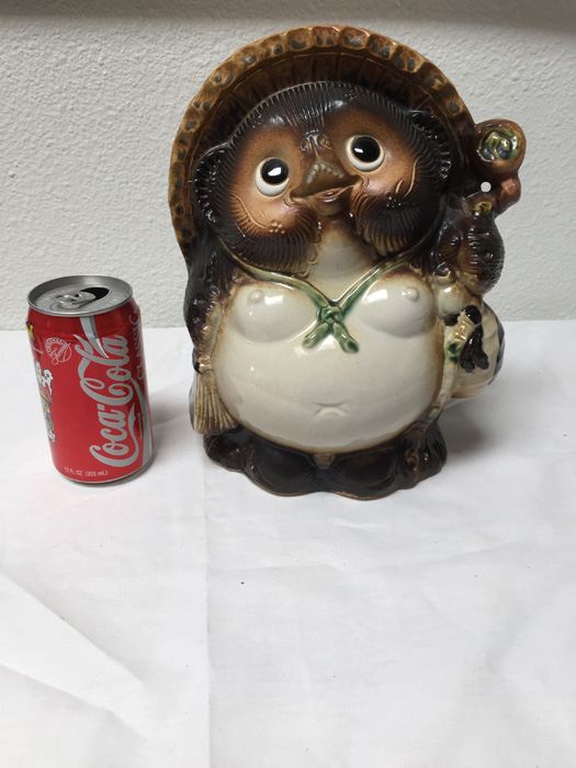 japanese tanuki raccoon dog statue