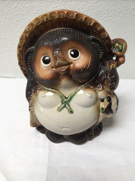 japanese tanuki raccoon dog statue