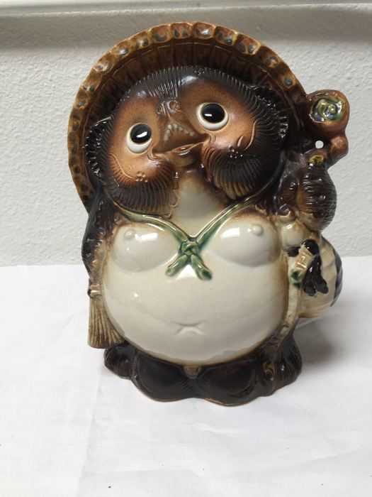 japanese tanuki raccoon dog statue