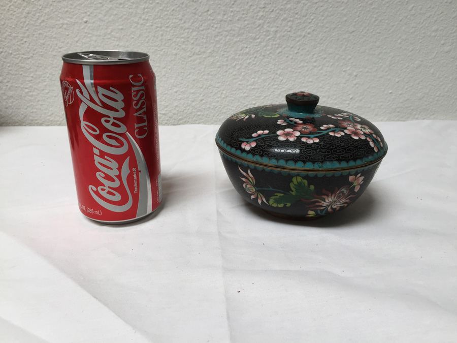 Vintage Round Lidded Chinese Cloisonne Box [Photo 1]