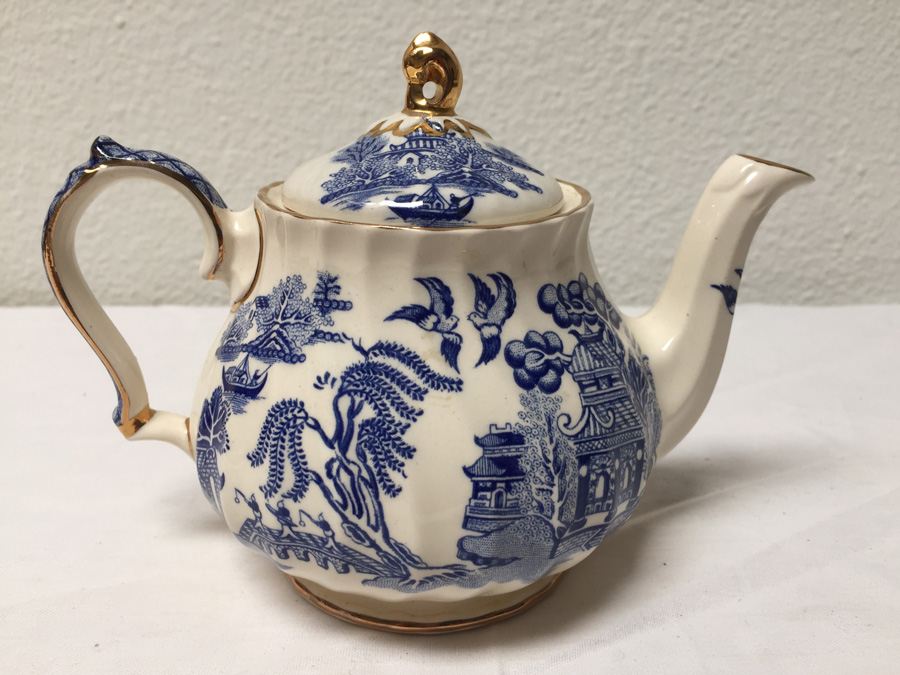 Sadler Made In England Blue Willow Teapot