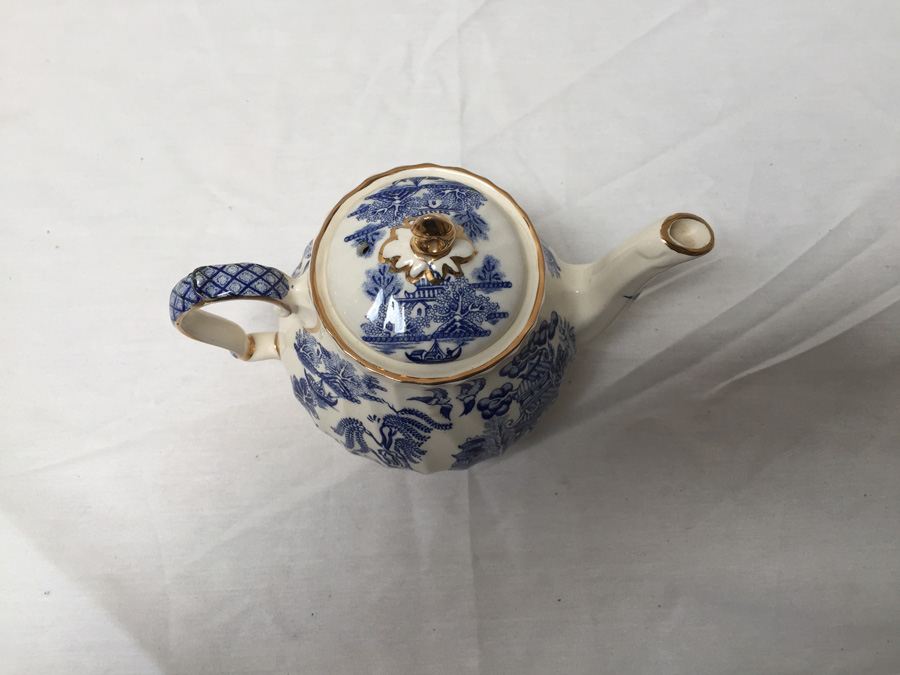 Sadler Made In England Blue Willow Teapot