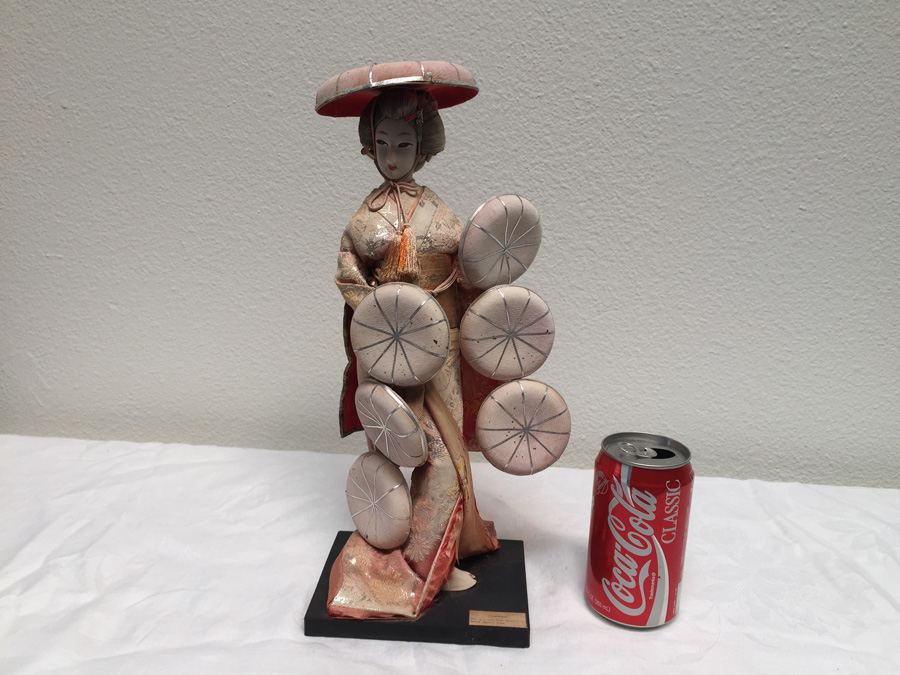 Japanese Geisha Doll [Photo 1]