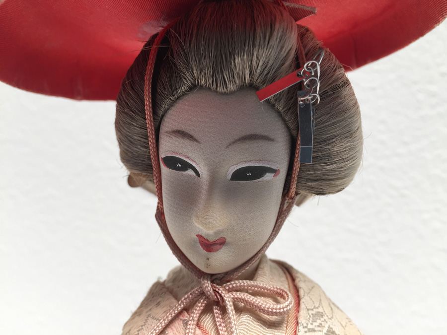 Japanese Geisha Doll [Photo 2]