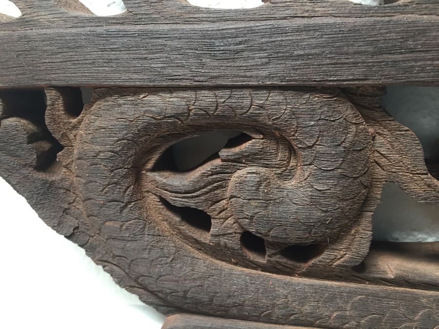 Old Asian Wood Carvings Of Dragon [Photo 10]