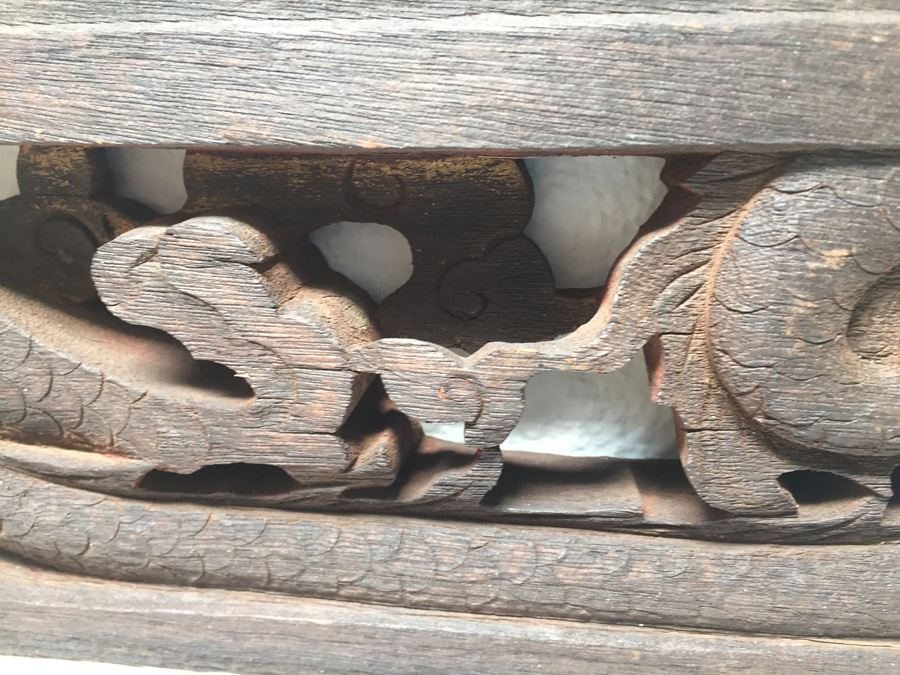 Old Asian Wood Carvings Of Dragon [Photo 12]