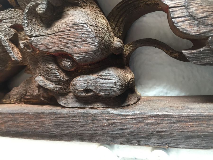 Old Asian Wood Carvings Of Dragon [Photo 15]
