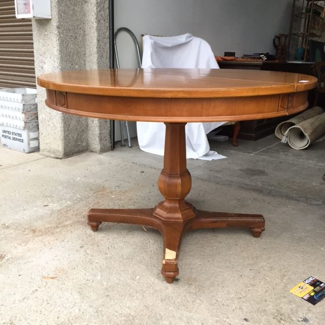 Round Pedestal Table With One Leaf [Photo 1]