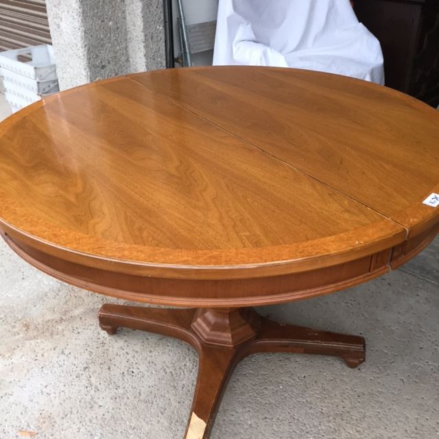 Round Pedestal Table With One Leaf [Photo 2]
