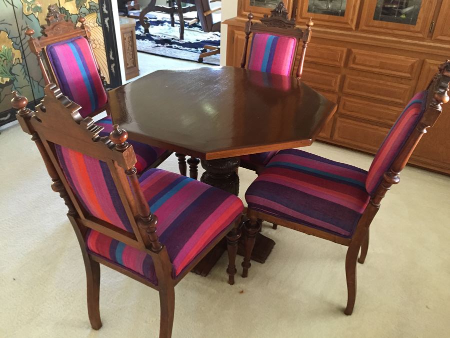 Wood Carved Pedestal Table With Four Chairs [Photo 5]