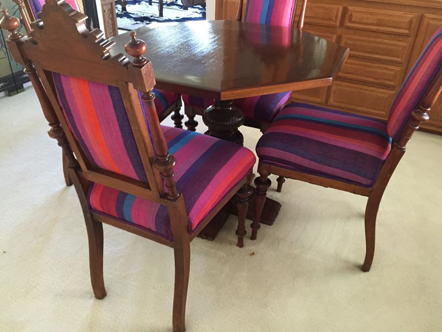 Wood Carved Pedestal Table With Four Chairs [Photo 4]
