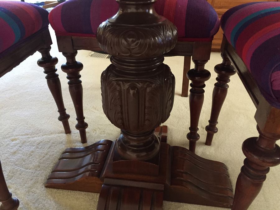 Wood Carved Pedestal Table With Four Chairs [Photo 3]