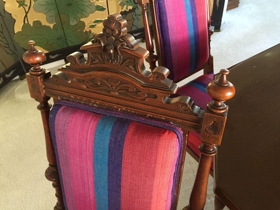 Wood Carved Pedestal Table With Four Chairs [Photo 10]