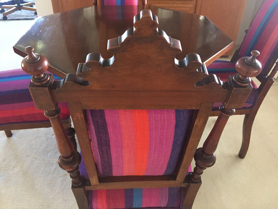 Wood Carved Pedestal Table With Four Chairs [Photo 6]