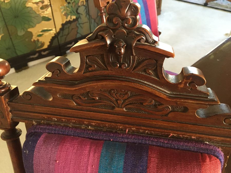 Wood Carved Pedestal Table With Four Chairs [Photo 2]