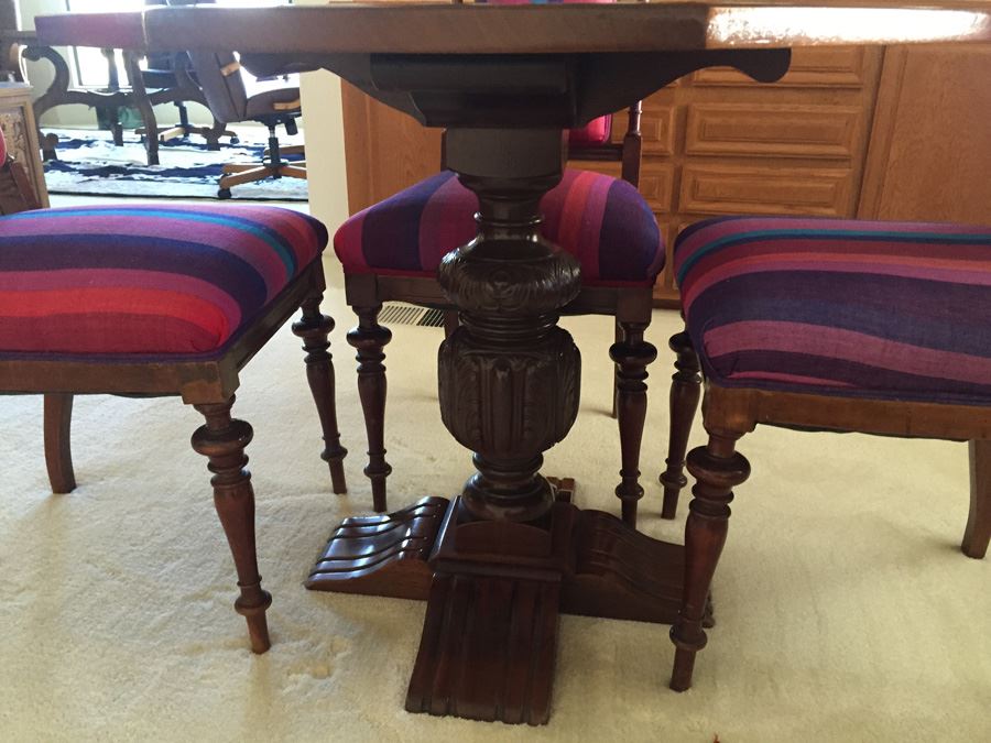 Wood Carved Pedestal Table With Four Chairs [Photo 11]