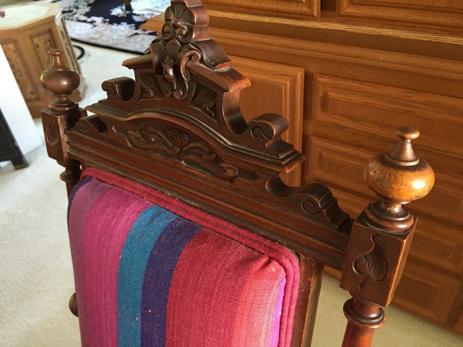 Wood Carved Pedestal Table With Four Chairs [Photo 24]