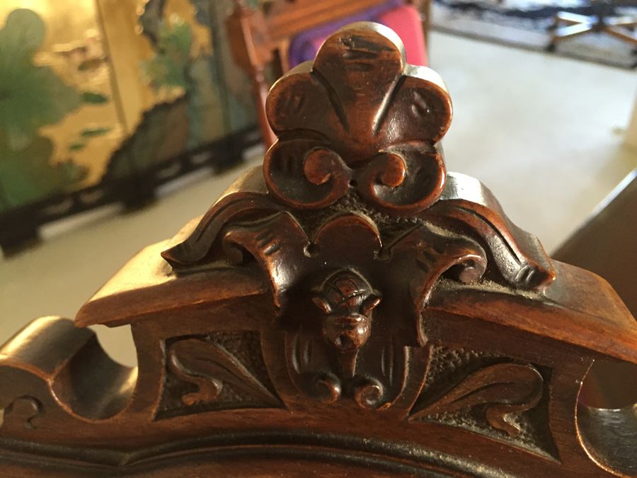 Wood Carved Pedestal Table With Four Chairs [Photo 8]