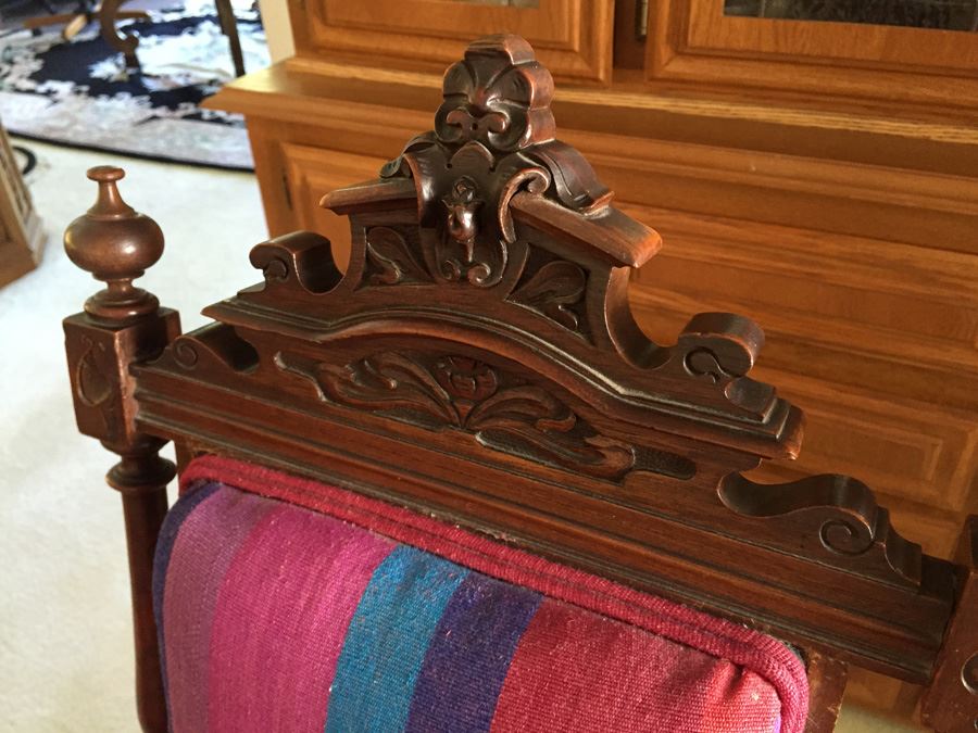 Wood Carved Pedestal Table With Four Chairs [Photo 23]