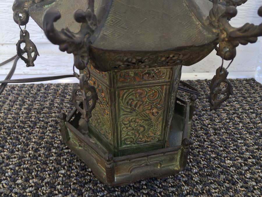 Stunning Asian Metal Lamp [Photo 4]