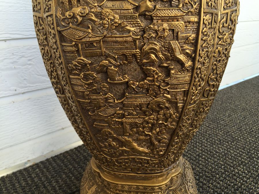 Large Gold Asian Lamp With Shade [Photo 6]