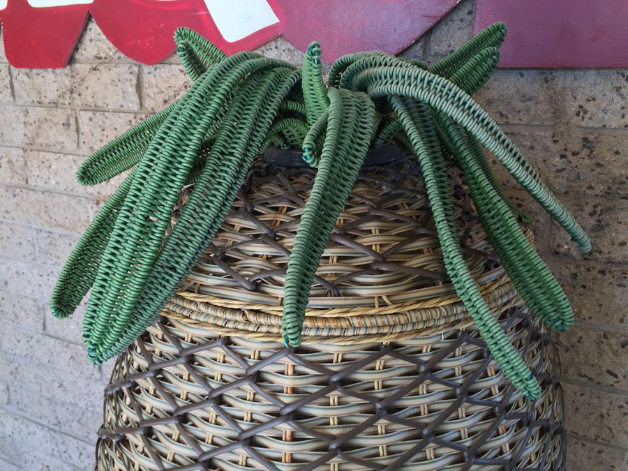 Large Woven Synthetic Basket [Photo 5]