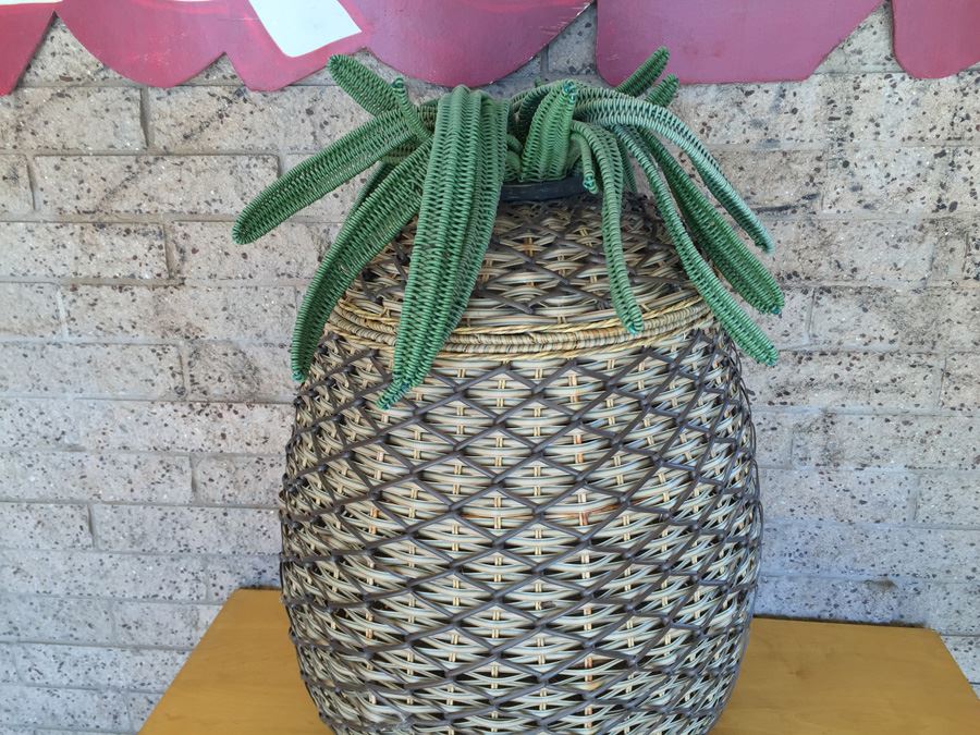 Large Woven Synthetic Basket [Photo 4]