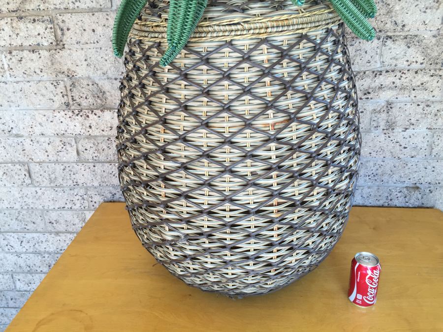 Large Woven Synthetic Basket [Photo 2]