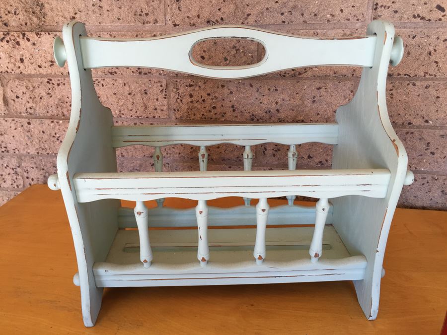 Distressed Paint Magazine Rack [Photo 4]